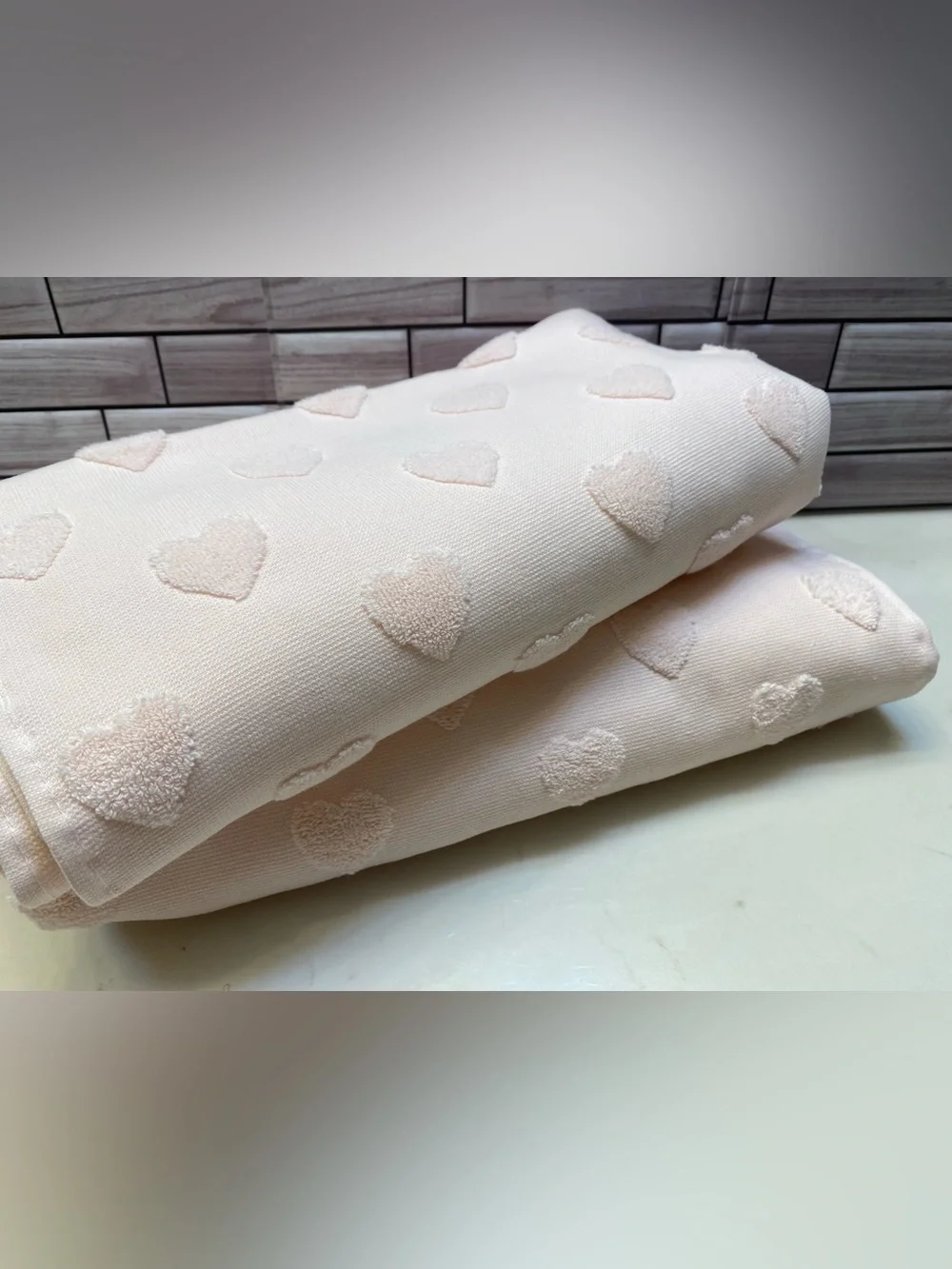 Cupcakes and Cashmere ❤️ 100% Cotton (2) Baby pink  Heart Bath Towels NWT
